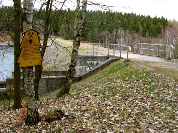 Über die Staumauer des Frankenteichs