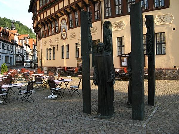 Rathaus Stolberg mit Thomas-Münzer-Denkmal