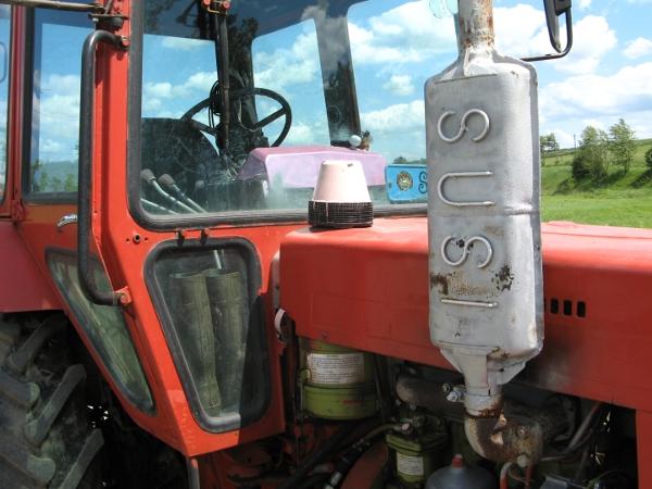 Traktor Susi am Wegesrand in Breitenstein