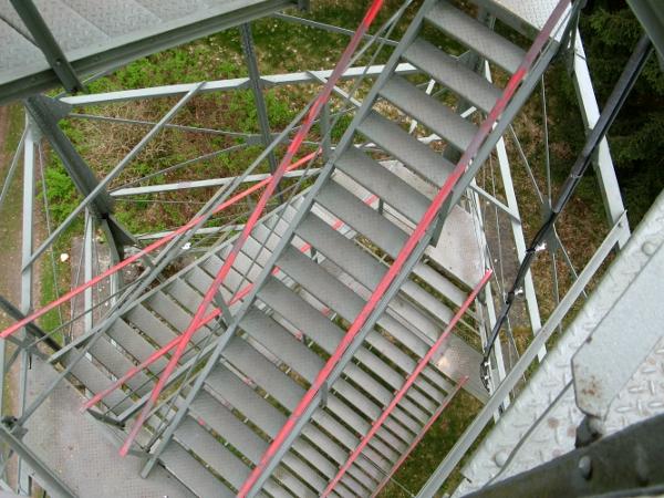 Verschlungene und schindelerregende Treppen auf den Poppenturm